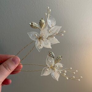 Elegant Floral Hair Pins